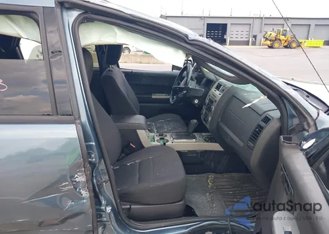 2011 Ford Escape Xlt z USA, uszkodzony, nr VIN 1FMCU9D75BKB71536